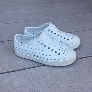 Toddler native Jefferson shoes size 9 white
